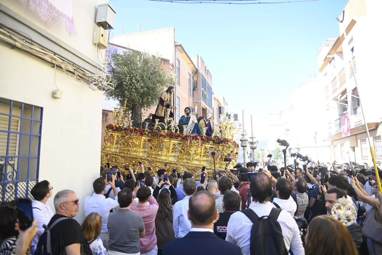 La cofradía de la Oración en el Huerto de Cabra, en el Vía Crucis Magno de Córdoba