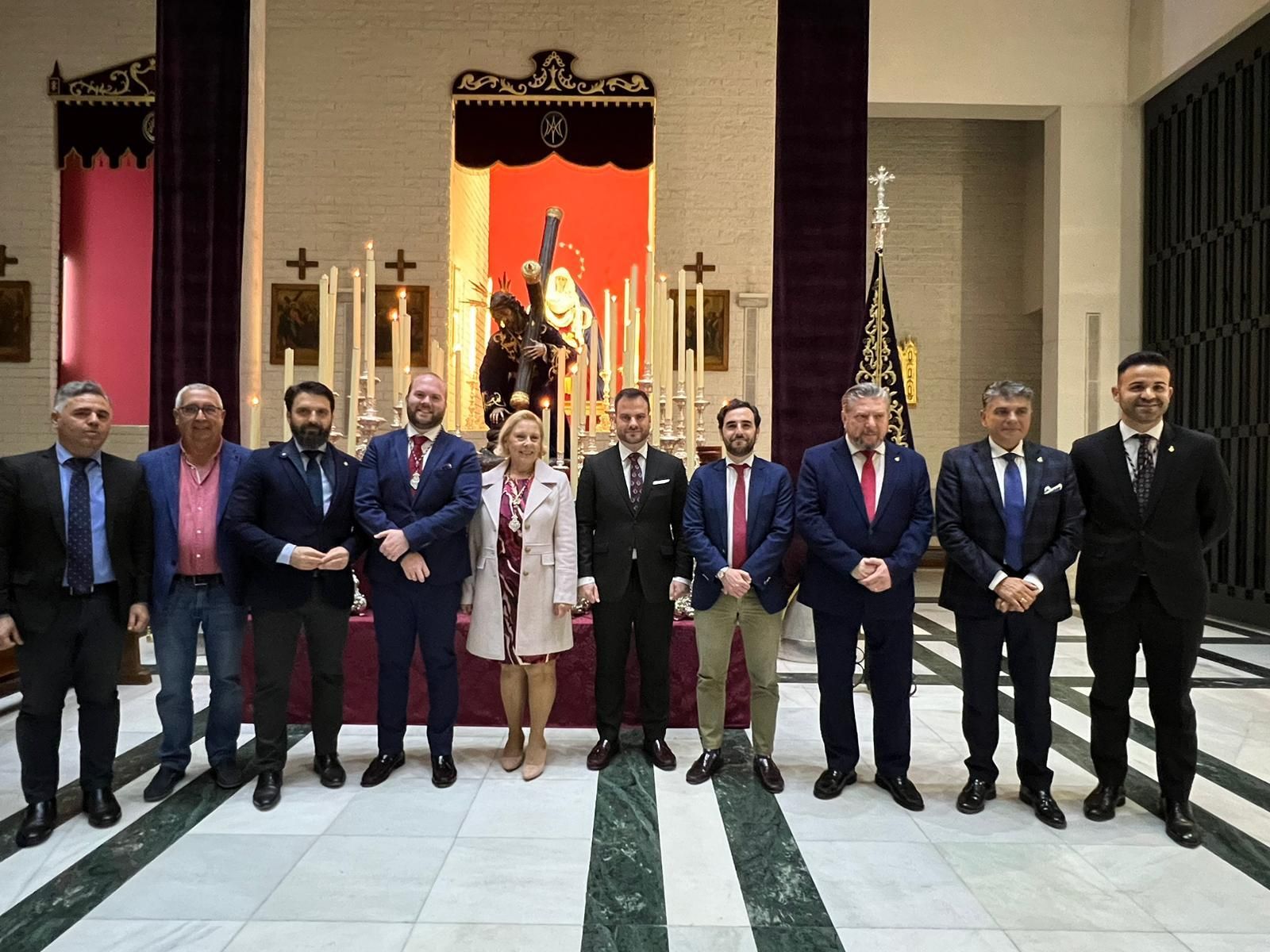 Foto de familia del pregón de Pasión.