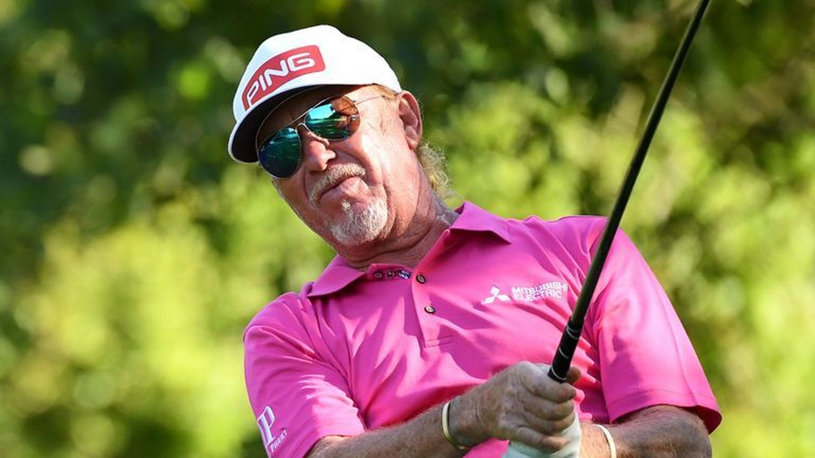 Miguel Ángel Jiménez golpea desde la calle.