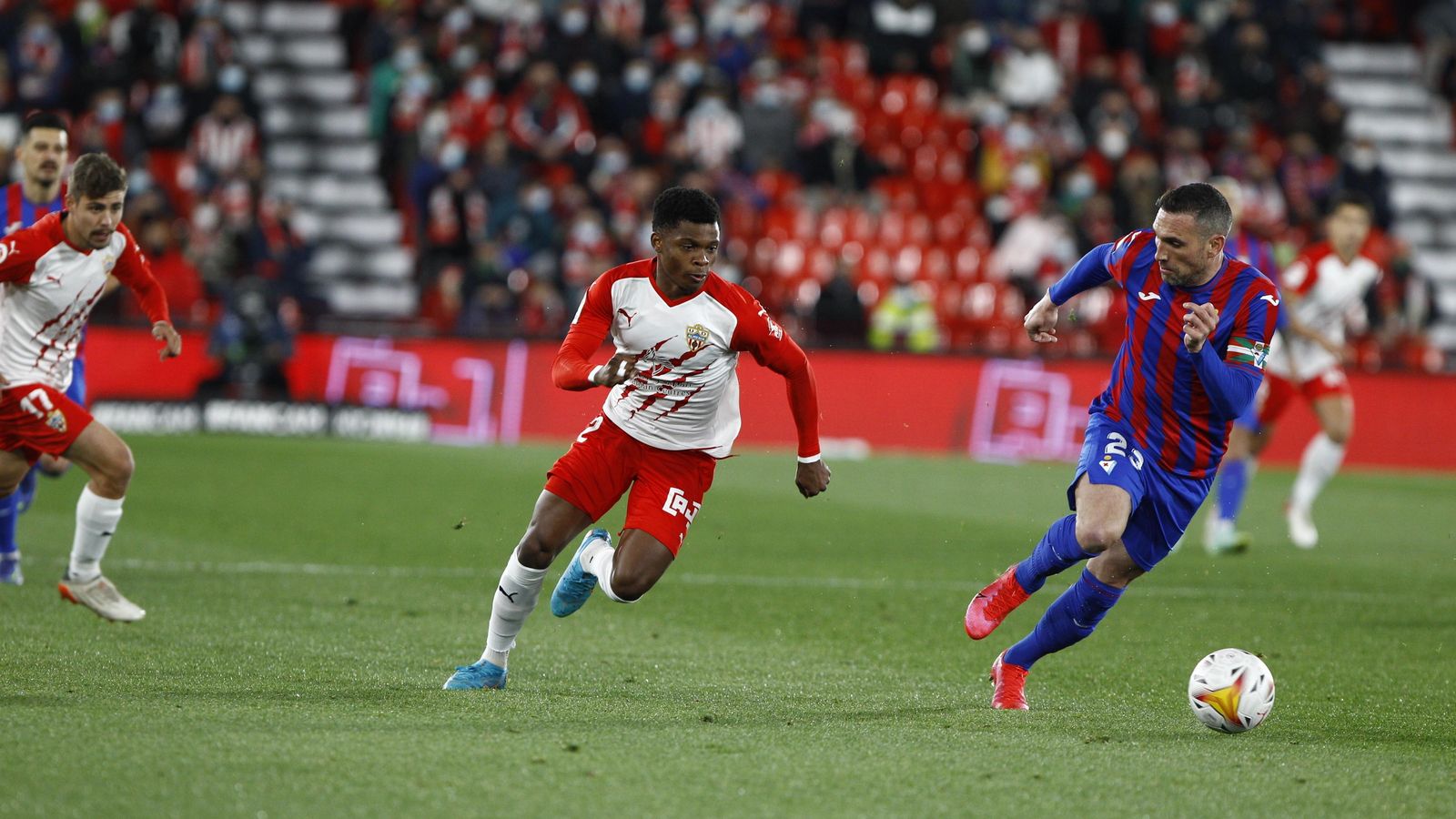 Ramazani estuvo de nuevo más bien perdido en el rol de falso '9'