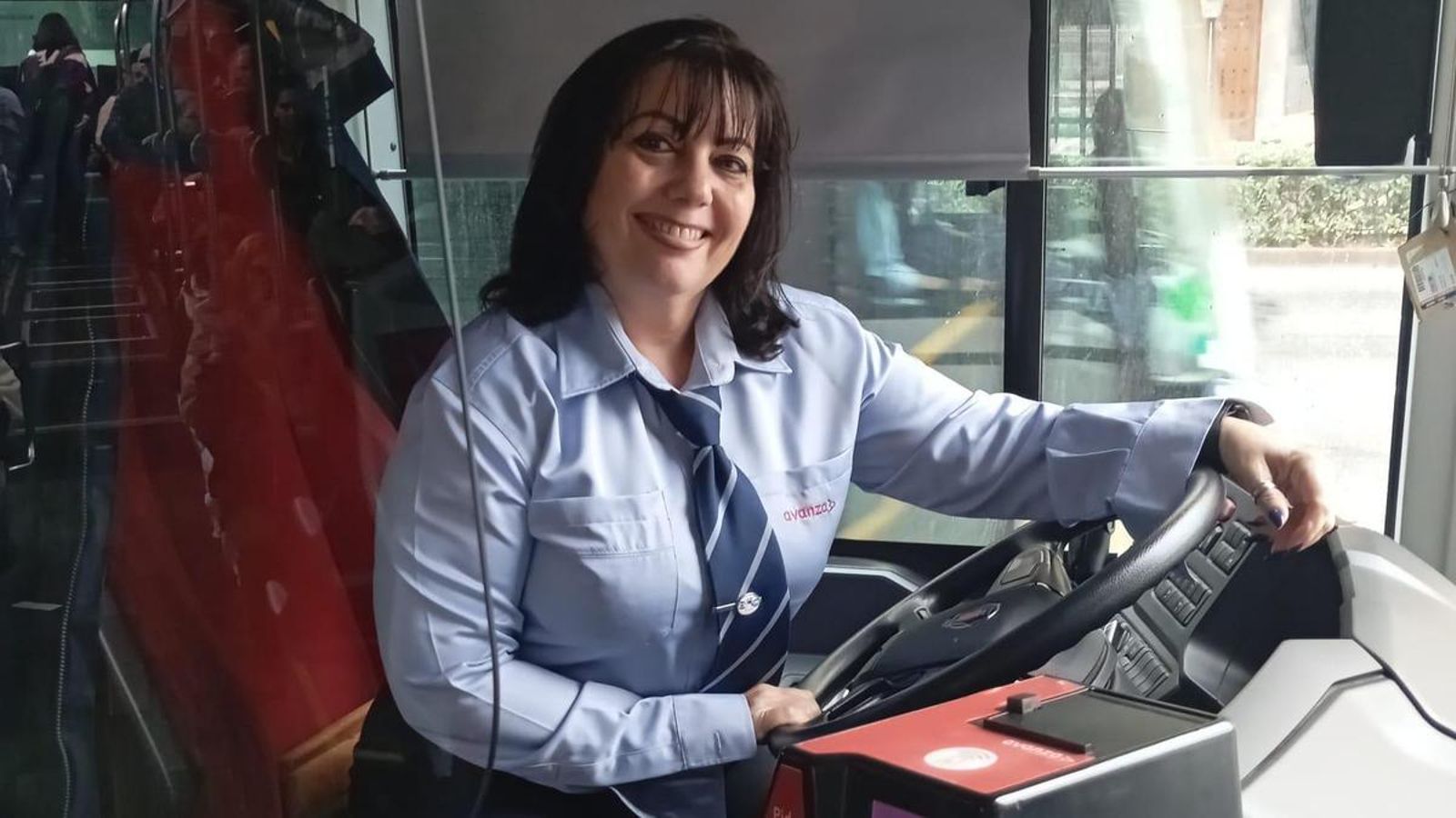 Ana Belén Cabrera, conductora de autobús. Ana Belén Cabrera, conductora de autobús.