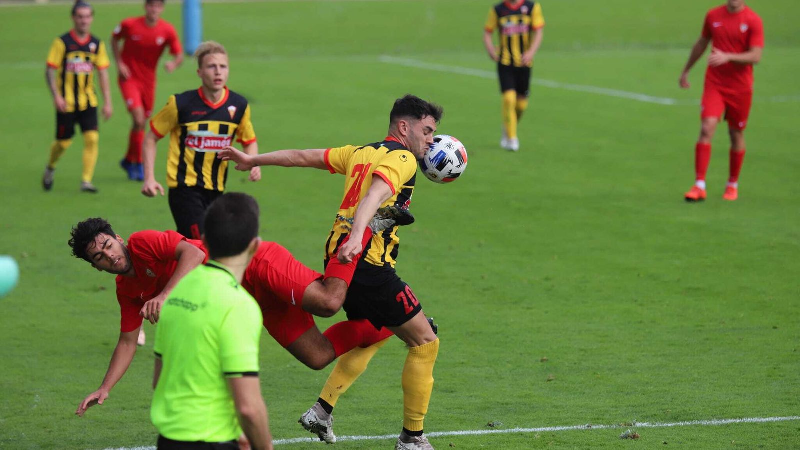 El San Roque tuvo que emplearse a fondo ante el filial hispalense.