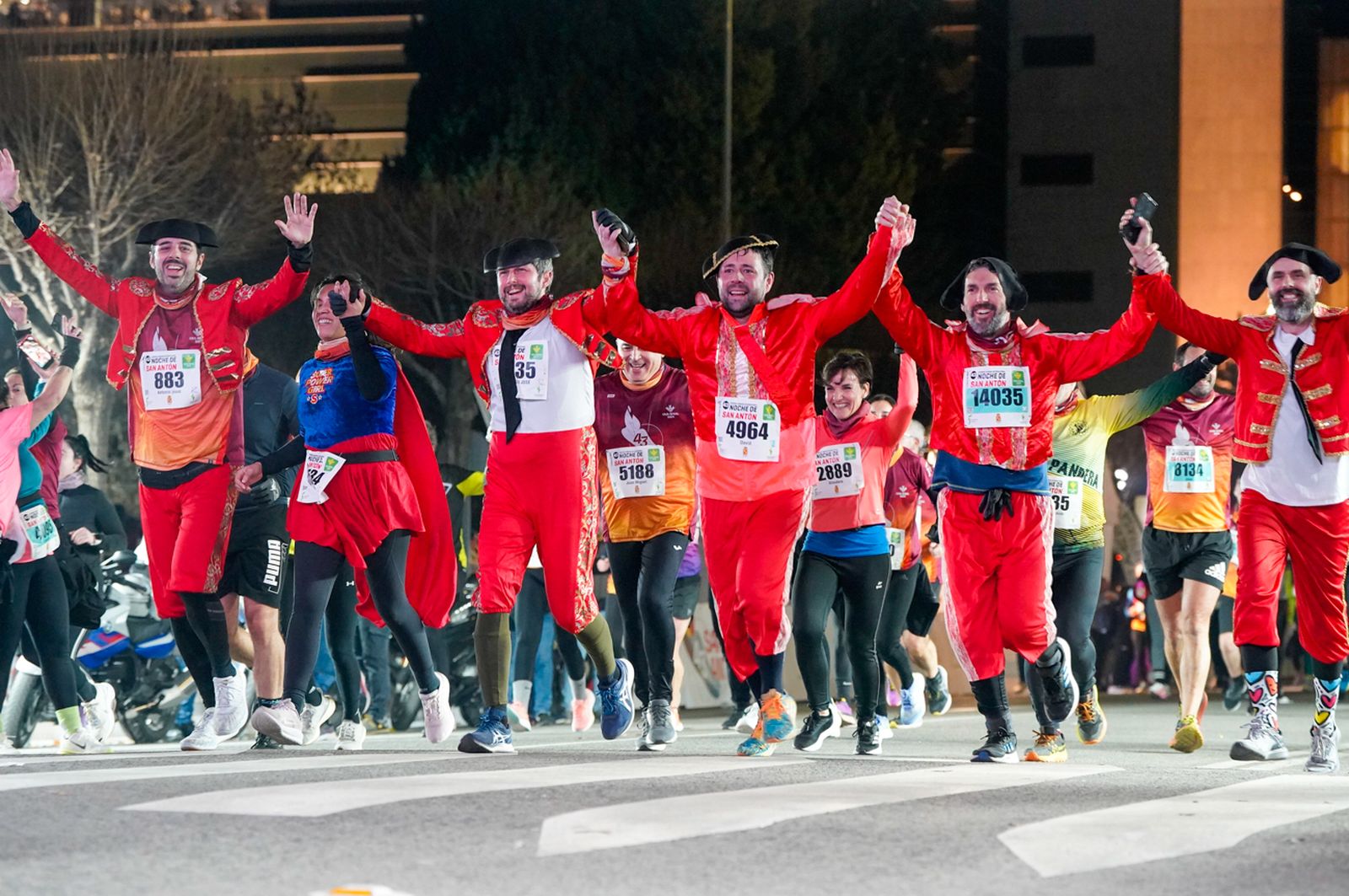 En imágenes: búscate en tu llegada a meta de la Carrera de San Antón 2026 (2)