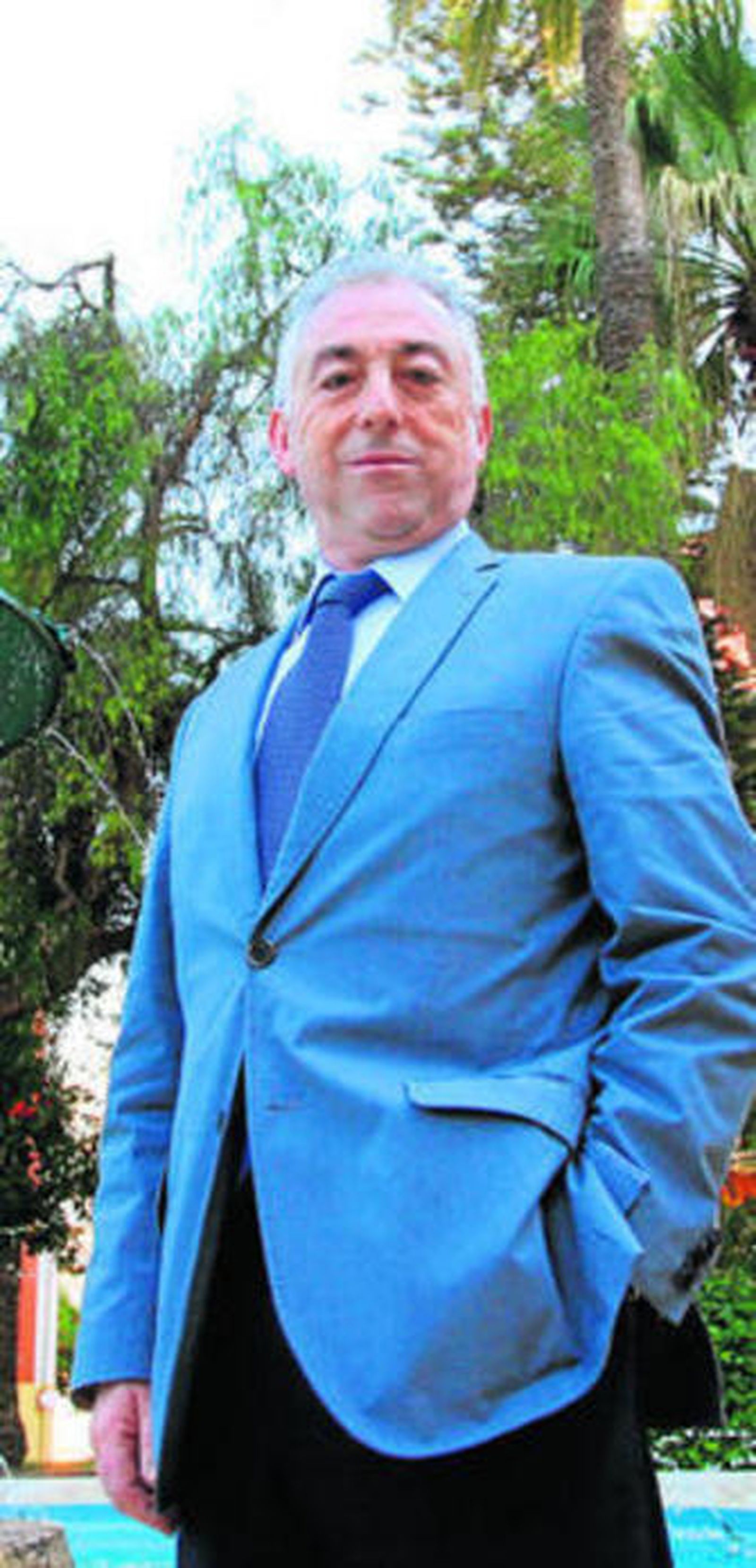 Fernando Sánchez, en los jardines de la Casa Colón.