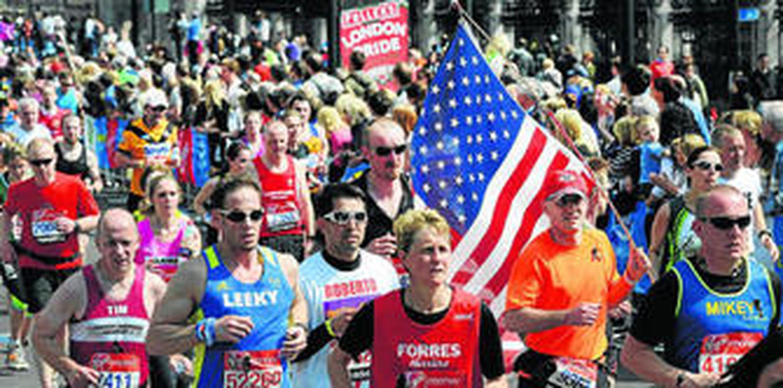 Varios agentes custodian la entrada donde permanece ingresado Dzhoktar.