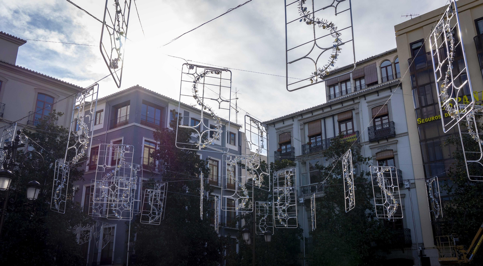 Fotos: Preparación alumbrado y espectáculo de Navidad en Granada