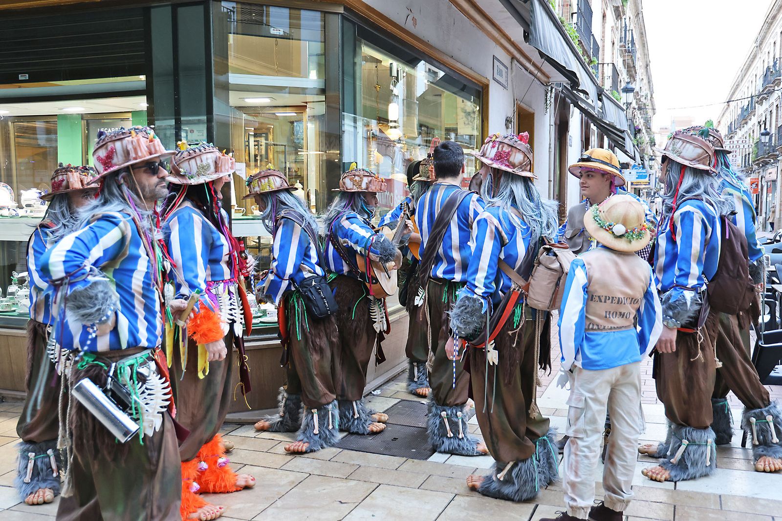 Las agrupaciones del Carnaval Colombino toman las calles del centro de Huelva