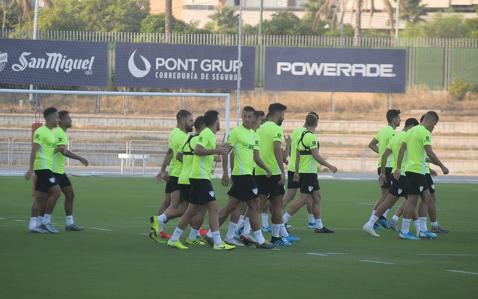 Las fotos del entrenamiento del Málaga CF tras la tormenta