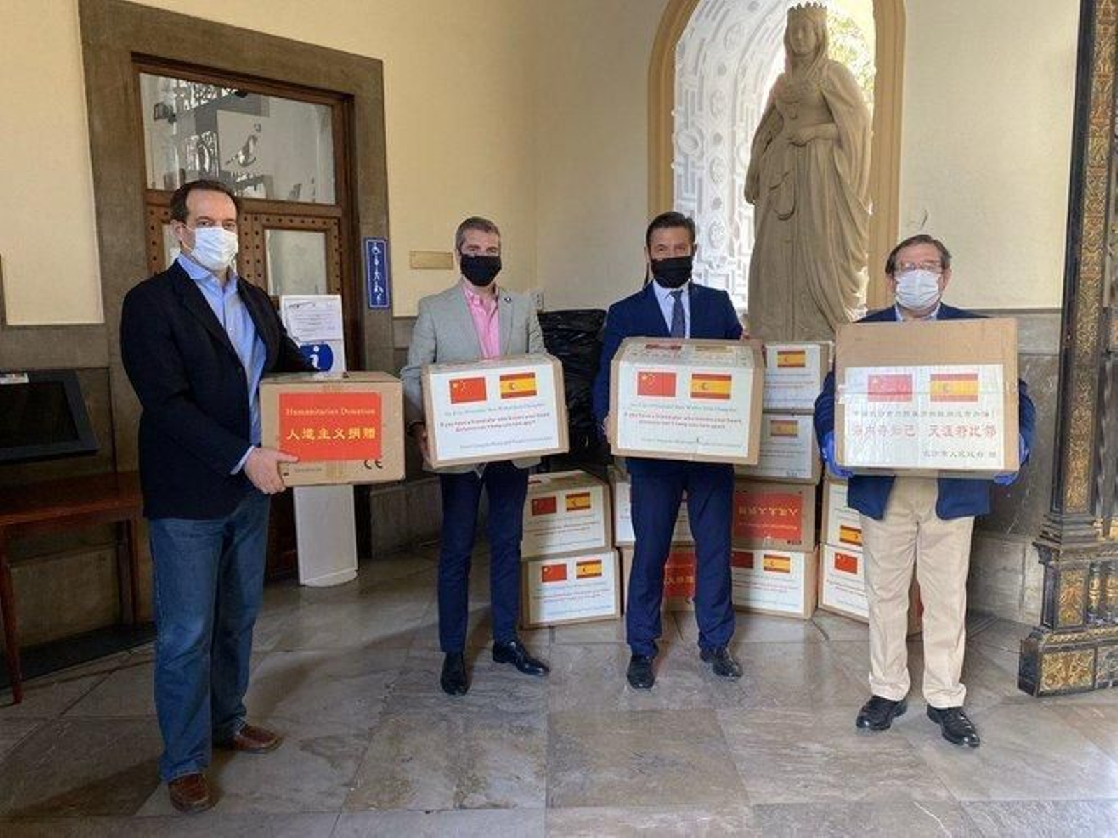 Granada recibe las 13.000 mascarillas retenidas por el gobierno chino
