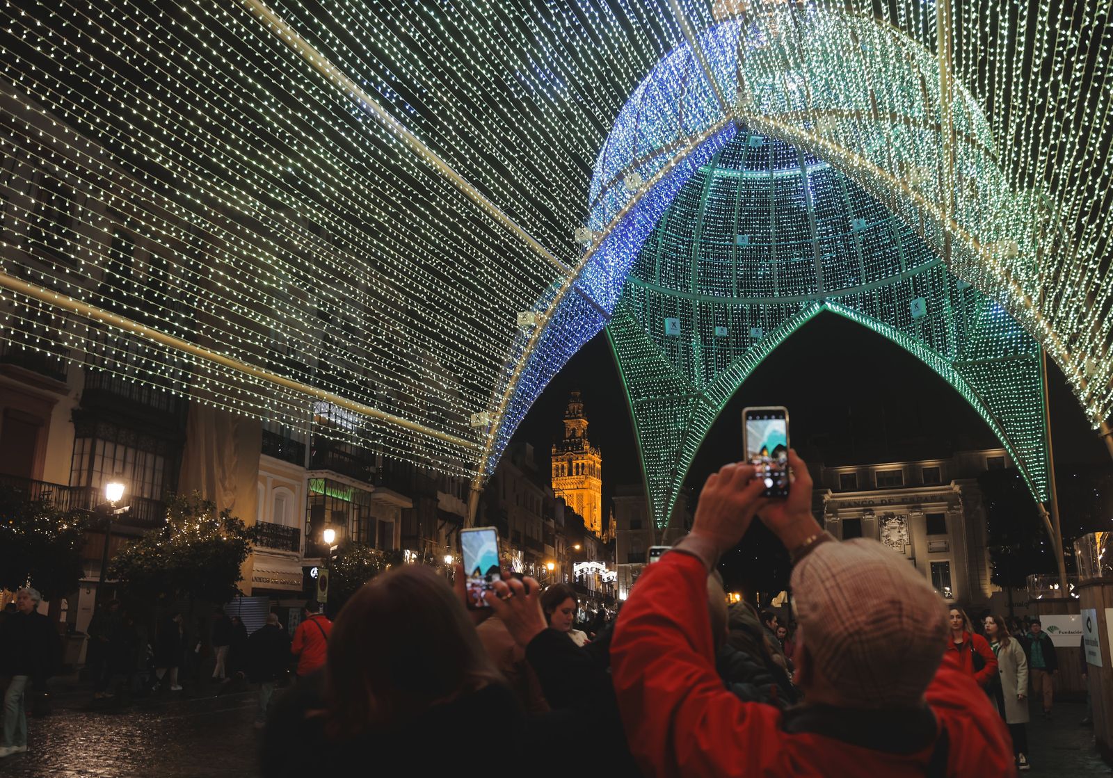 La catedral de luces de Sevilla, en imágenes