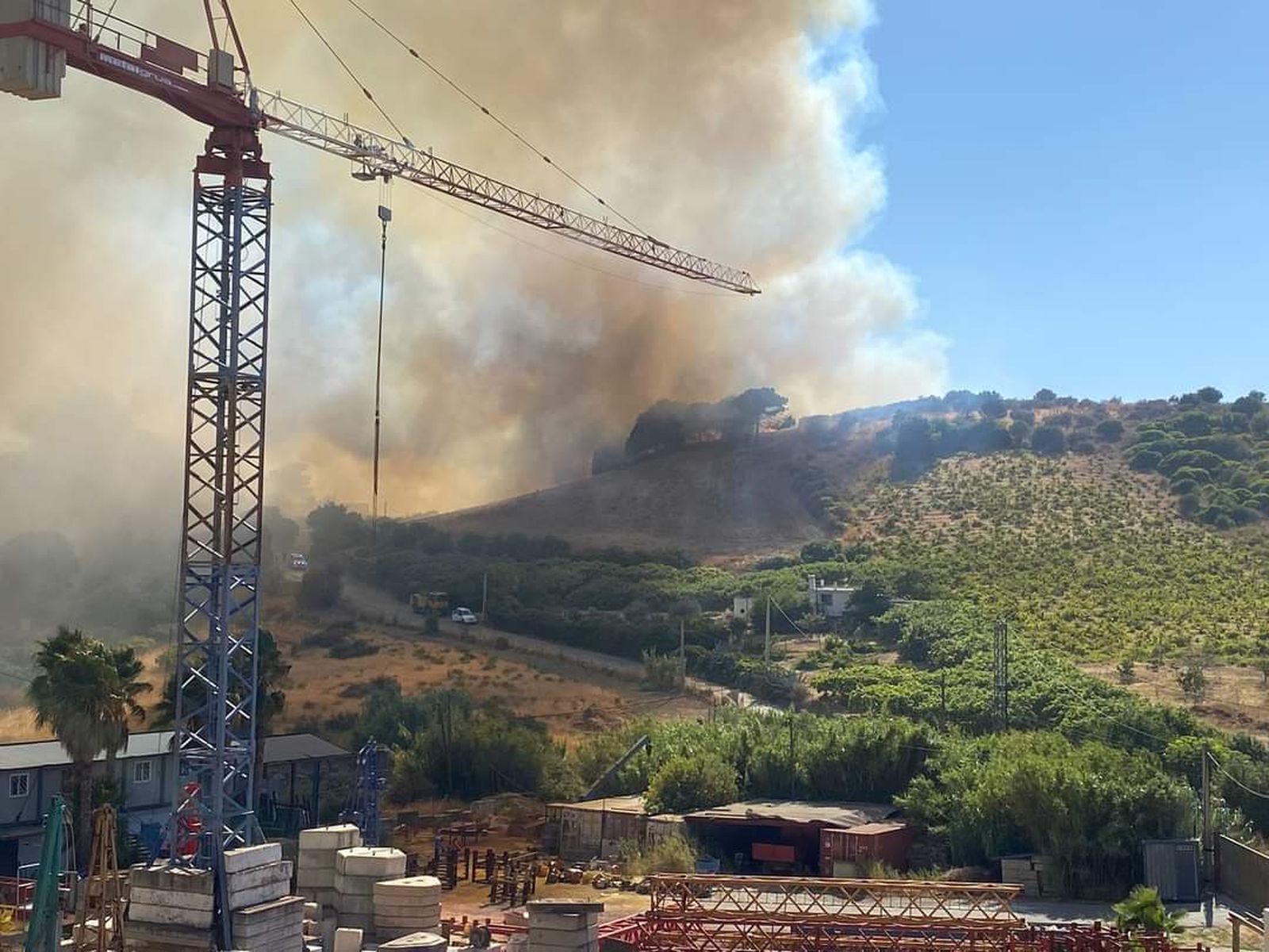 El incendio declarado el pasado miércoles en Estepona.