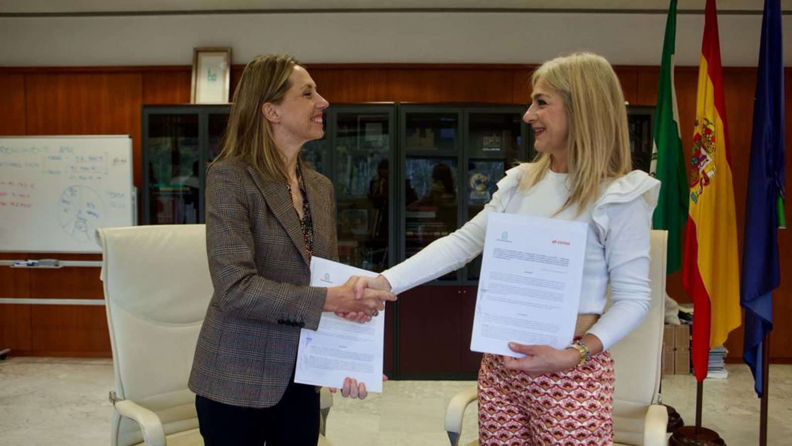 Firma del convenio entre la Consejería de Desarrollo Educativo y Cepsa.