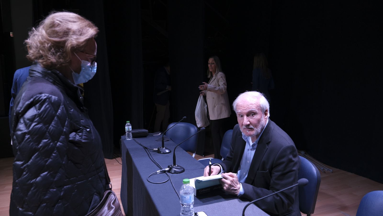 Imágenes del Diario de los Libros, con el escritor Álvaro Espina. Almería.