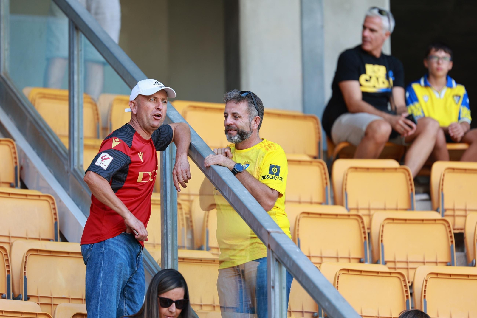 Búscate entre las fotos del partido de fútbol Cádiz CF - CD Eldense