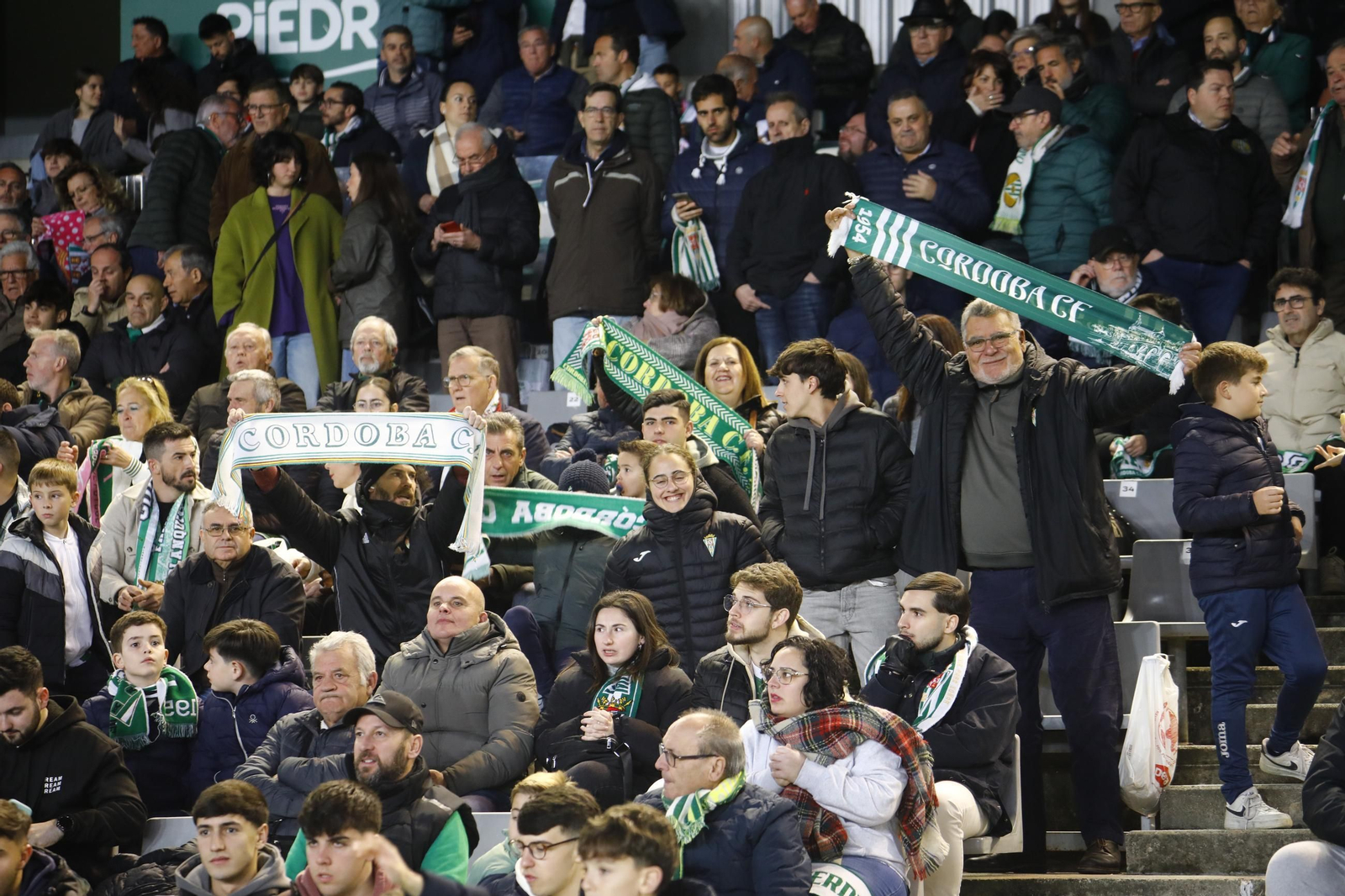 El vibrante ambiente en El Arcángel para el Córdoba CF - Sporting de Gijón