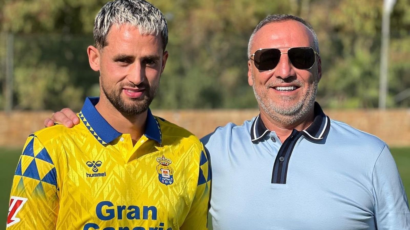 Januzaj, junto al presidente canario.