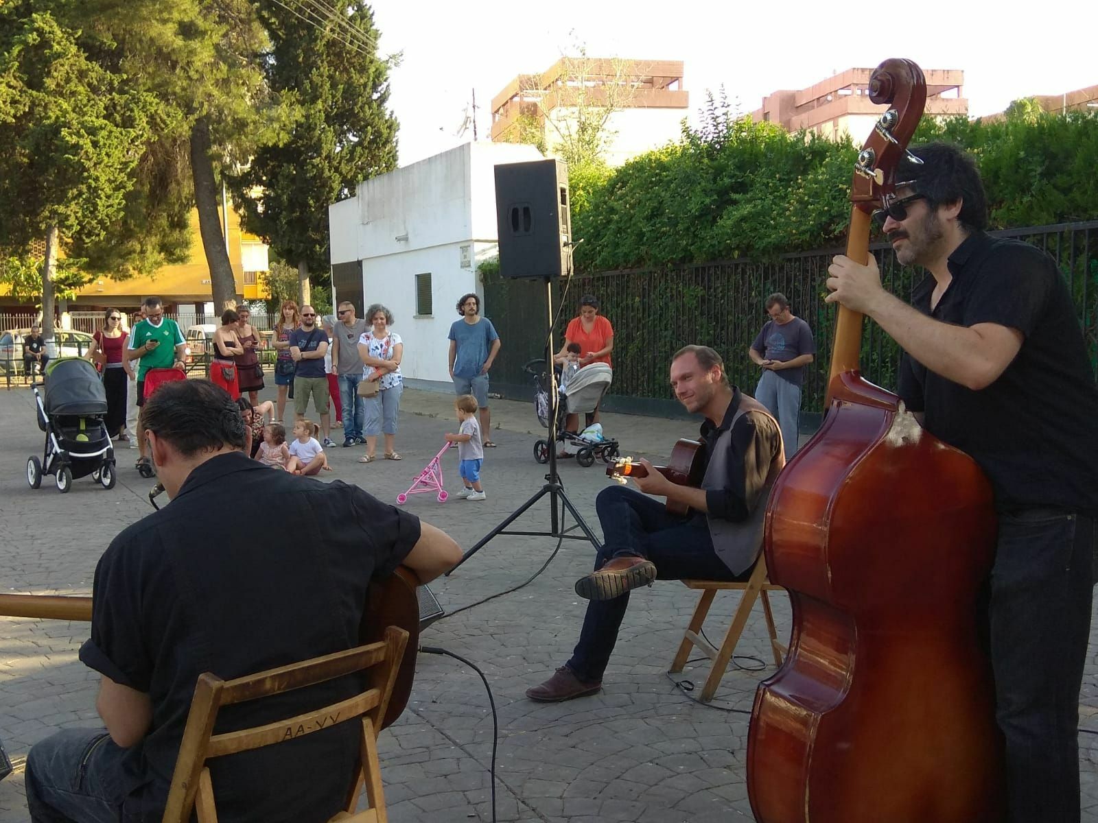 Se celebrarán seis actuaciones de artistas y grupos sevillanos en Cerro del Águila, Alcosa, Triana, San Jerónimo, Casco Antiguo y Macarena.