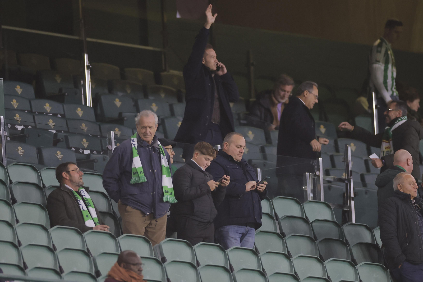 Búscate en las fotos del Betis-Girona