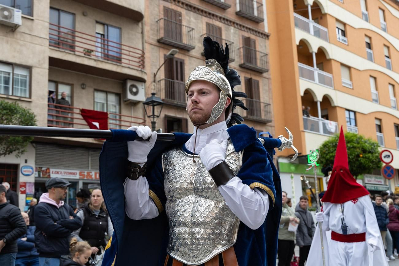 La temida lluvia impide el desarrollo normal de este Martes Santo
