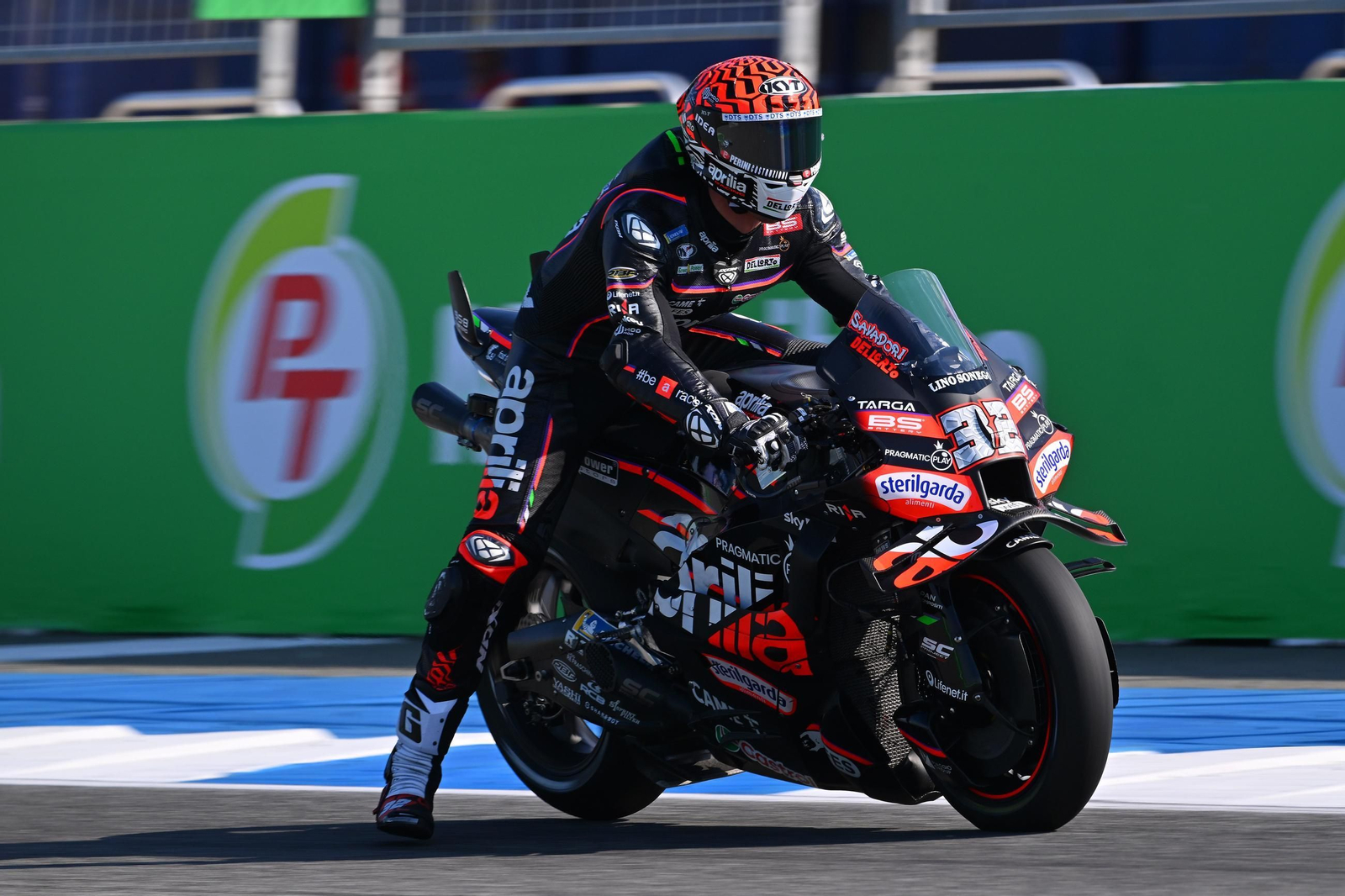 Las fotos del primer triunfo de Marc Márquez en la temporada