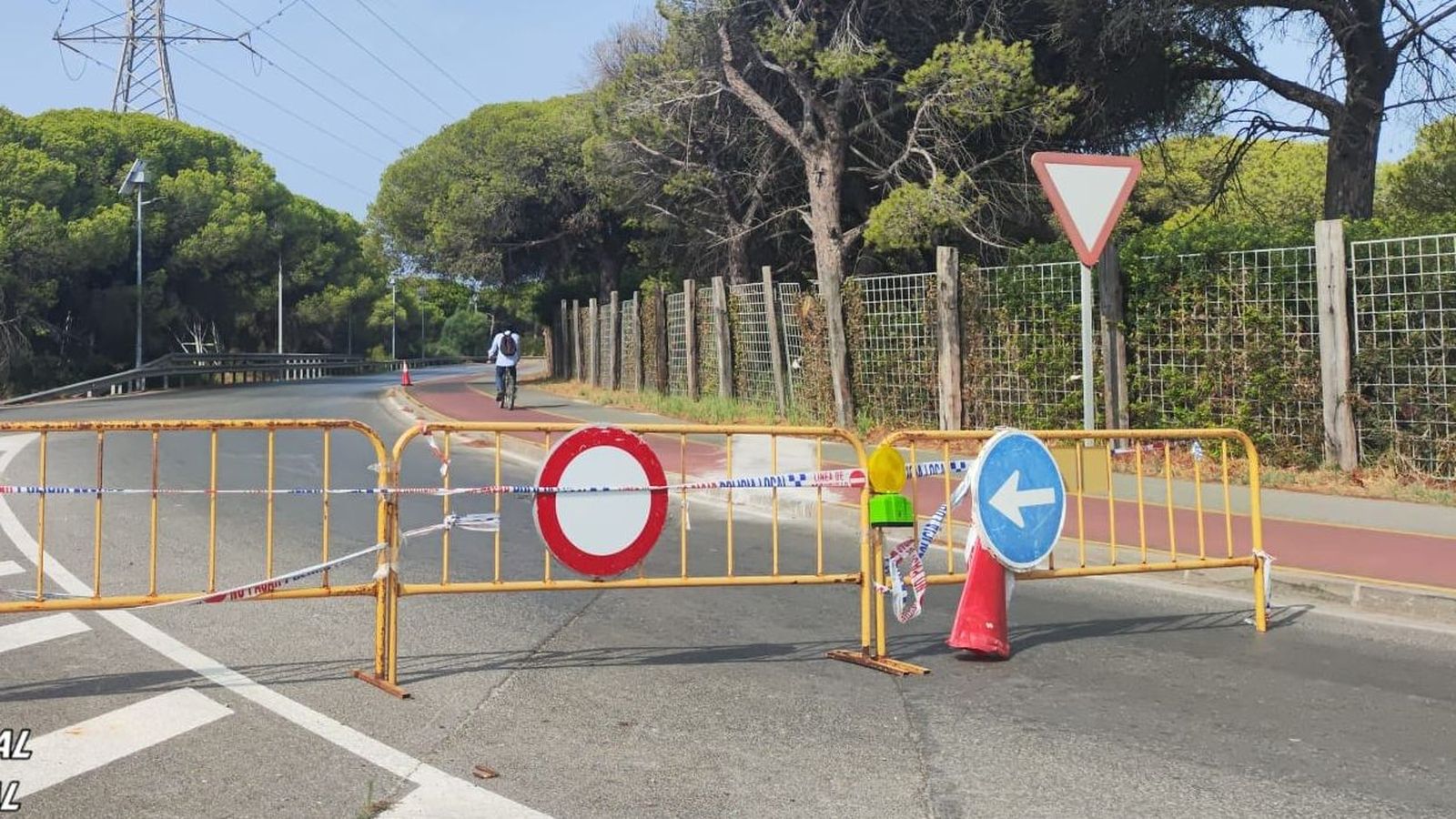 Avenida de la Universidad cortada al tráfico