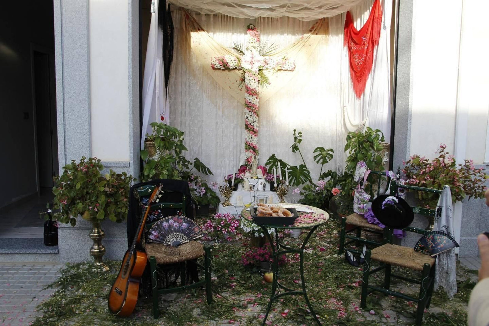 Un recorrido en imágenes por las Cruces de Mayo de Hinojosa del Duque