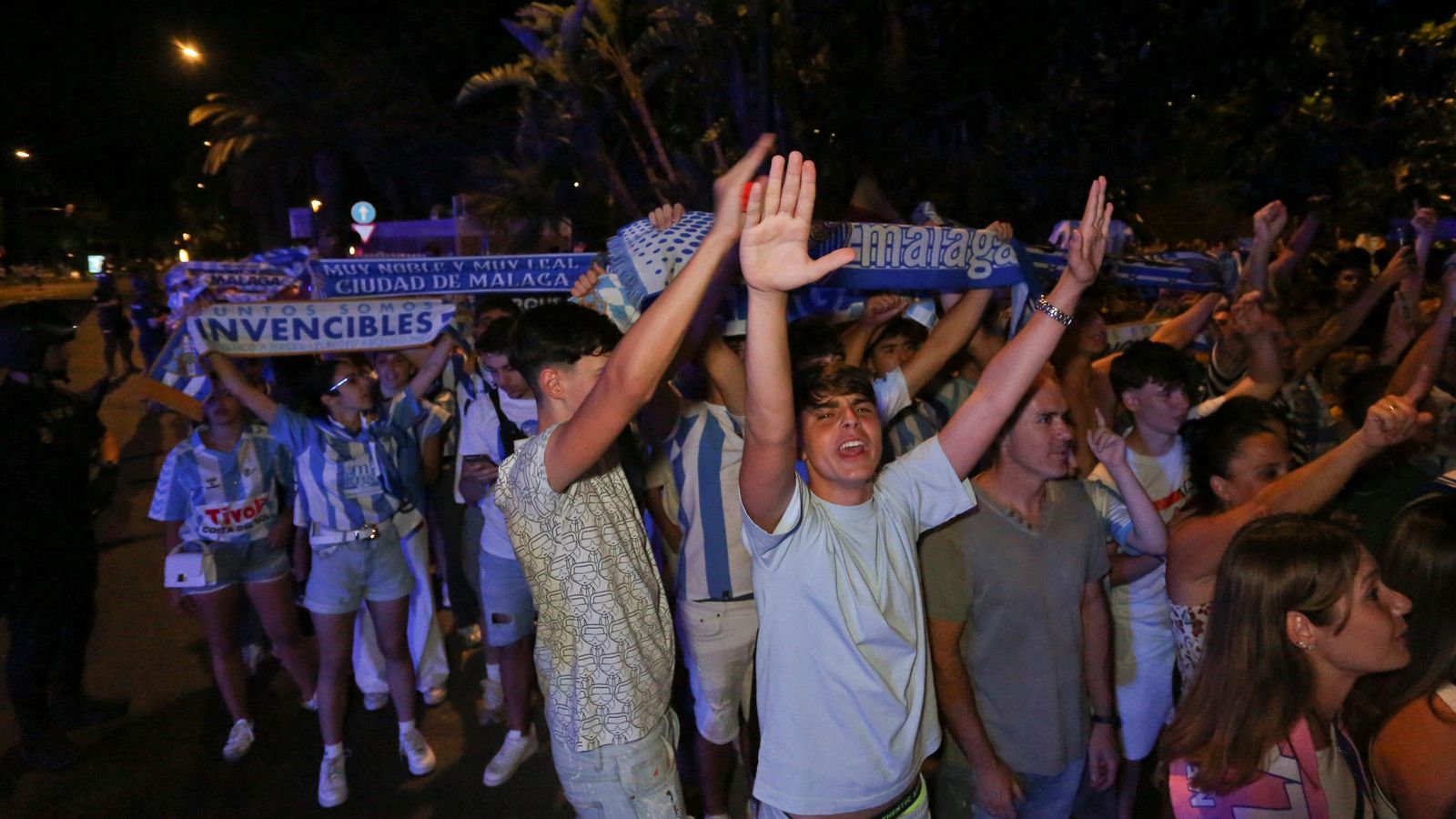 La madrugada interminable con la que Málaga celebró el ascenso
