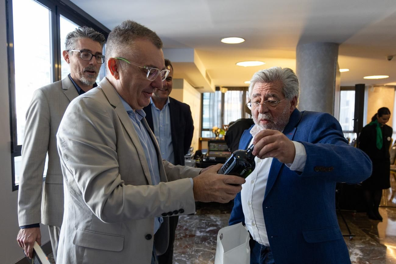 Desayuno y presentación del escritor Manuel Vilas en un encuentro literario dedicado a una de las últimas obras de este autor, 'El mejor libro del mundo'