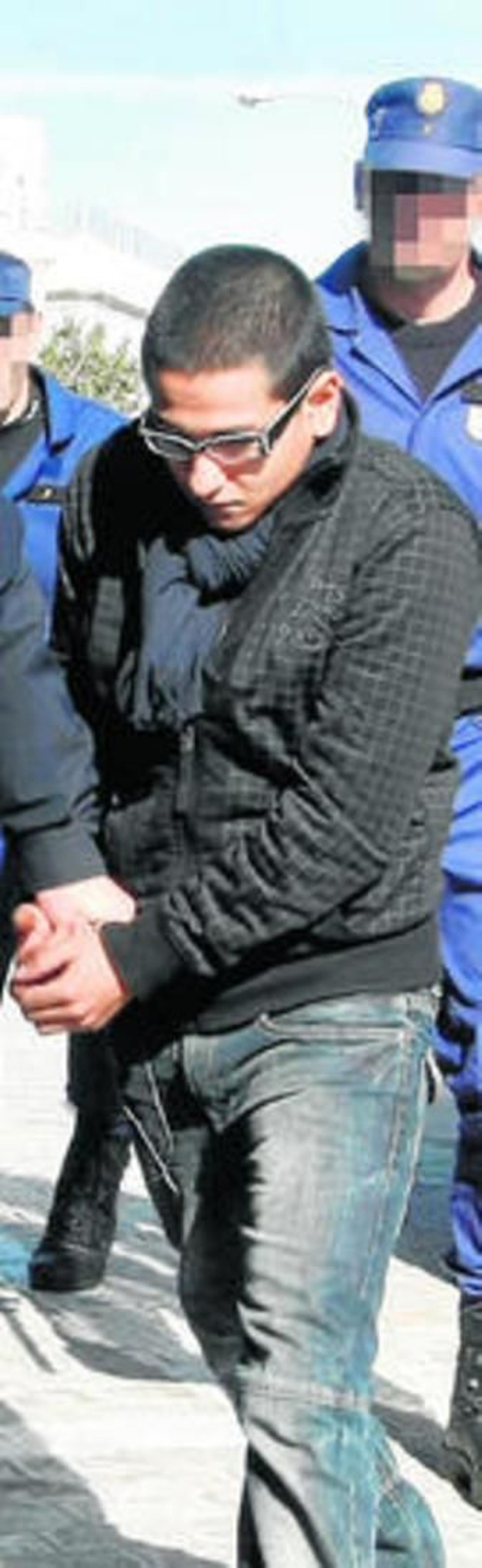 El acusado del crimen de Manu, llegando a la Audiencia al juicio.