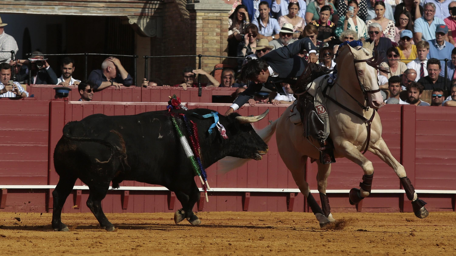 Las imágenes de la corrida mixta en la Maestranza