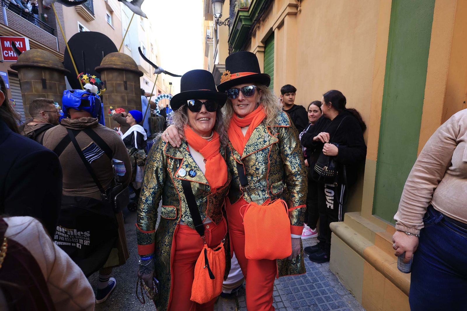 Búscate en las fotos de la cabalgata del Carnaval de La Línea 2026