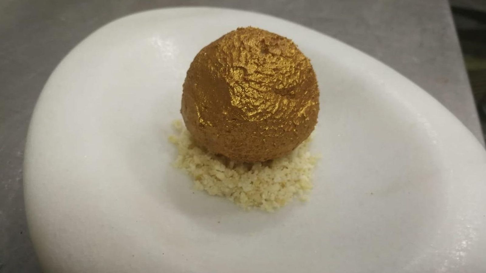 Ferrero Rocher ibérico, creado por Fuster. Ferrero Rocher ibérico, creado por Fuster.
