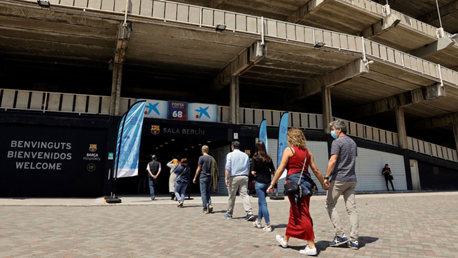 Vacunación masiva en el Camp Nou del Barcelona.