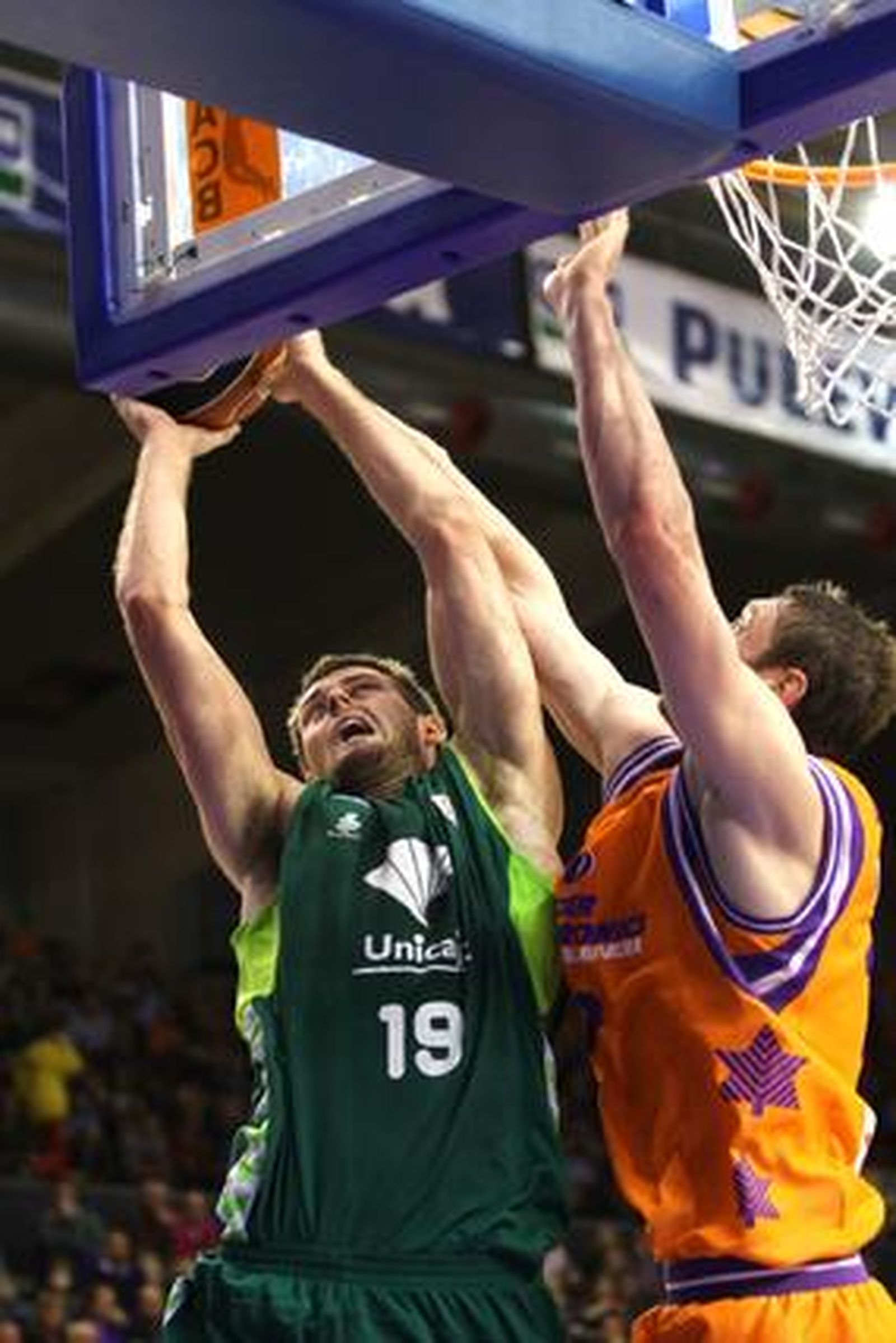 El Unicaja cae ante el Valencia lastrado por una mala primera parte. / LOF