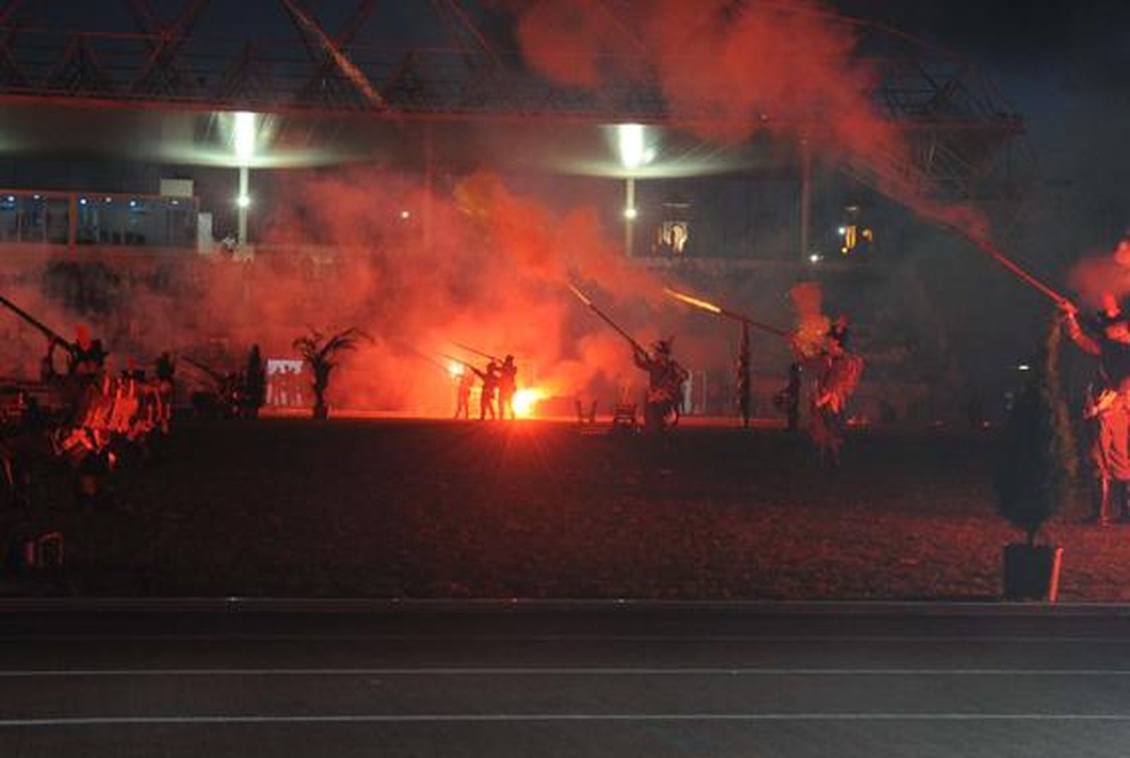 Luz y color en Bahía Sur en la ceremonia de apertura de los XIV Juegos Iberoamericanos San Fernando 2010. 

Foto: Elias Pimentel y Joaquin Pino