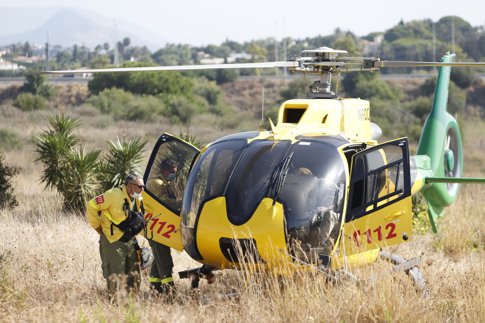 Imagen de archivo de varios operarios de Infoca