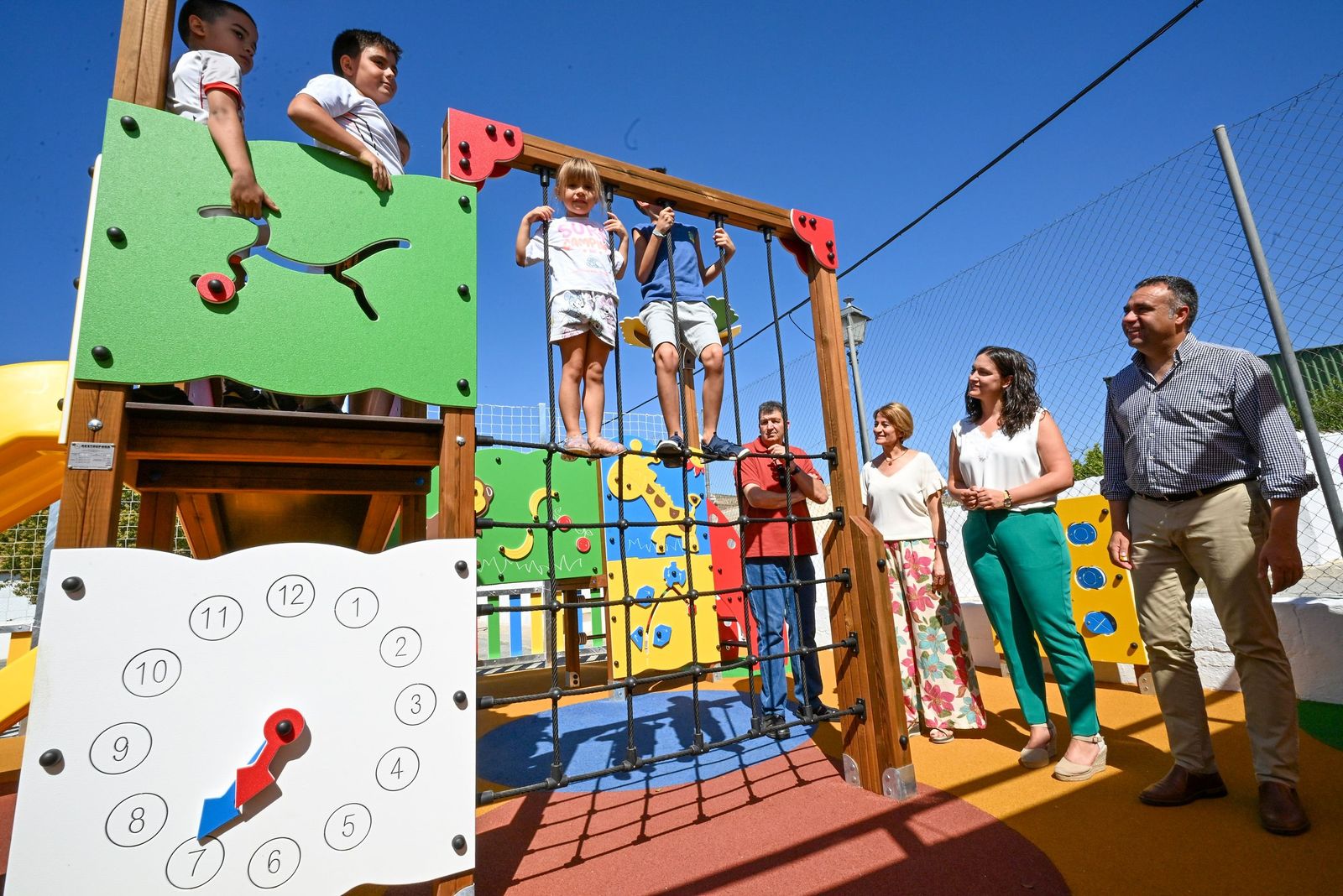 Visita al parque infantil de Cacín.