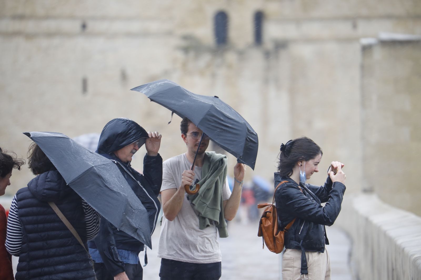 Las fotografías del regreso de la lluvia a Córdoba en pleno puente de Todos los Santos