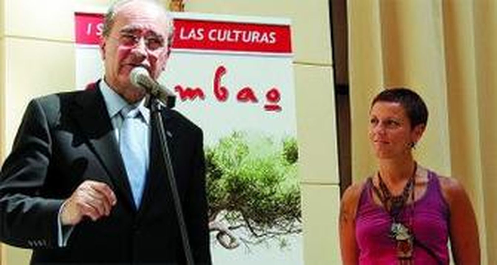 El alcalde de Málaga presentó ayer el concierto junto a Lamari.