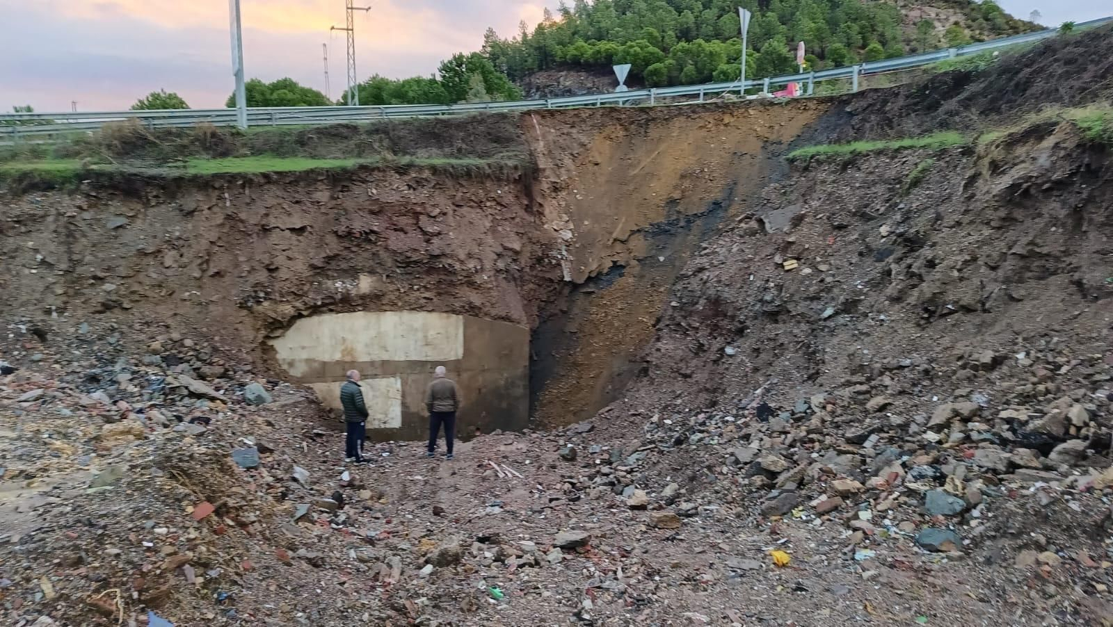 Barranco desprendido en Nerva por el temporal.