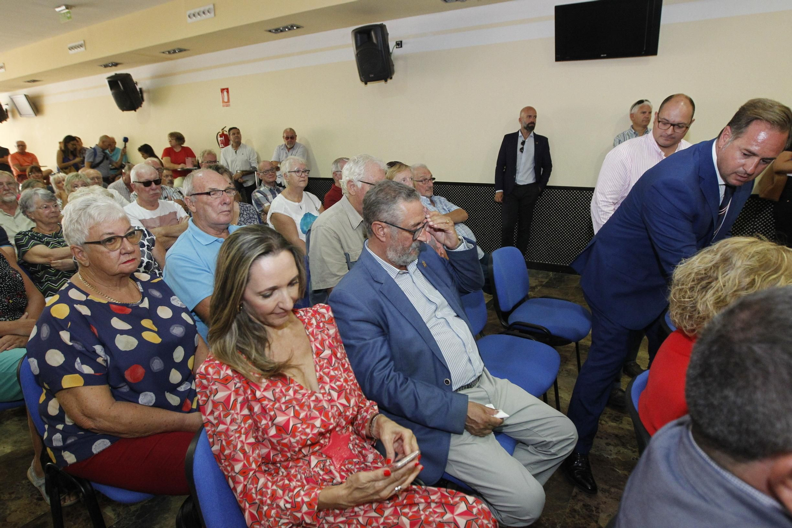 Fotogalería reunión Presidente Junta Andalucía, Juanma Moreno, con dueños viviendas irregulares del Almanzora