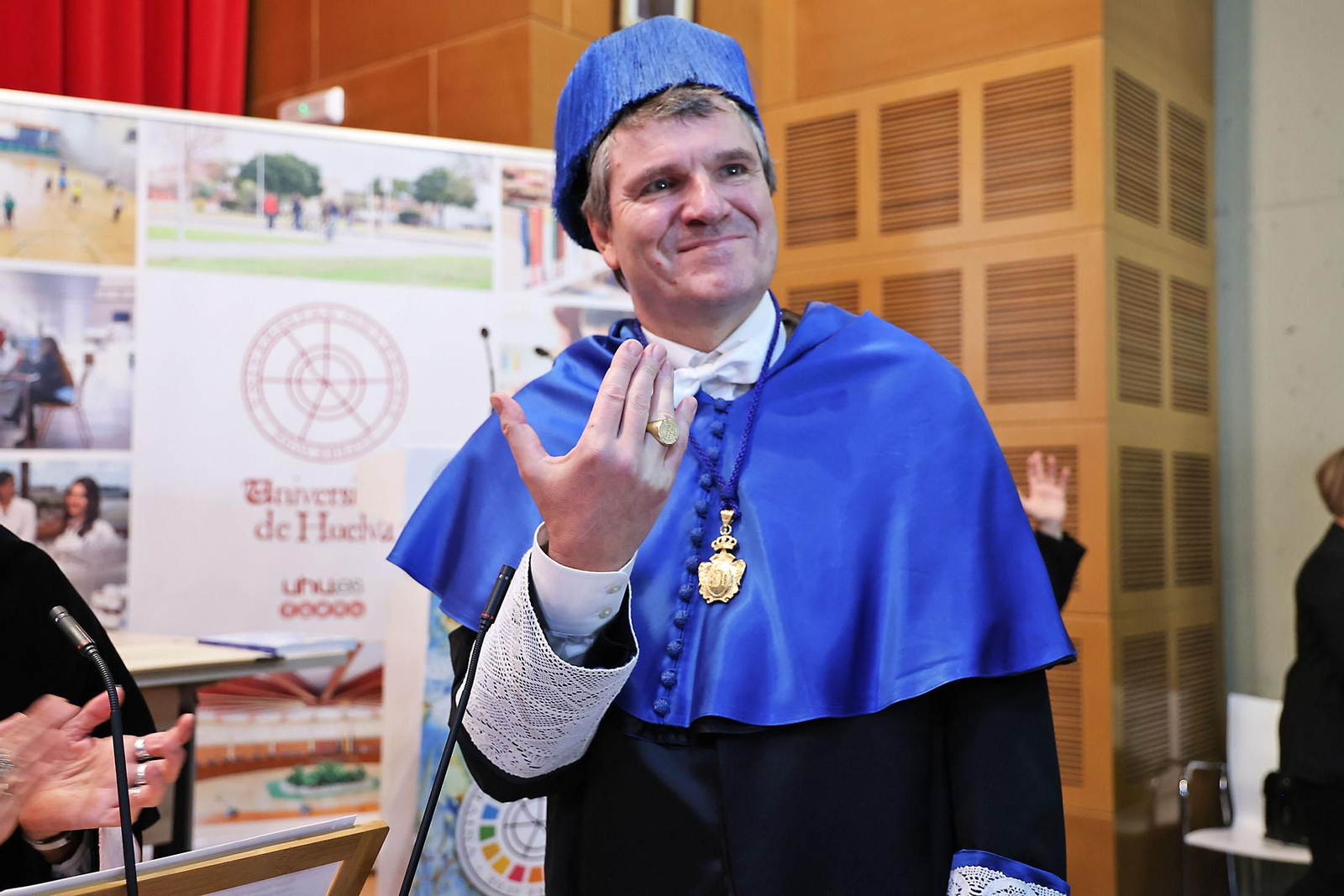 Imágenes de la ceremonia del nombramiento de Ryszard Lobinski como Doctor Honoris Causa de la Universidad de Huelva.