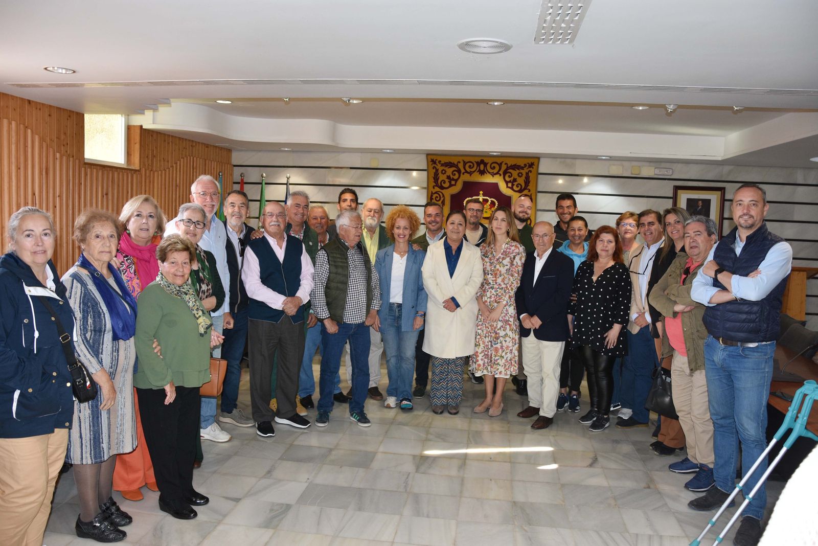 Desayuno para preparar los premios del 26 de abril.