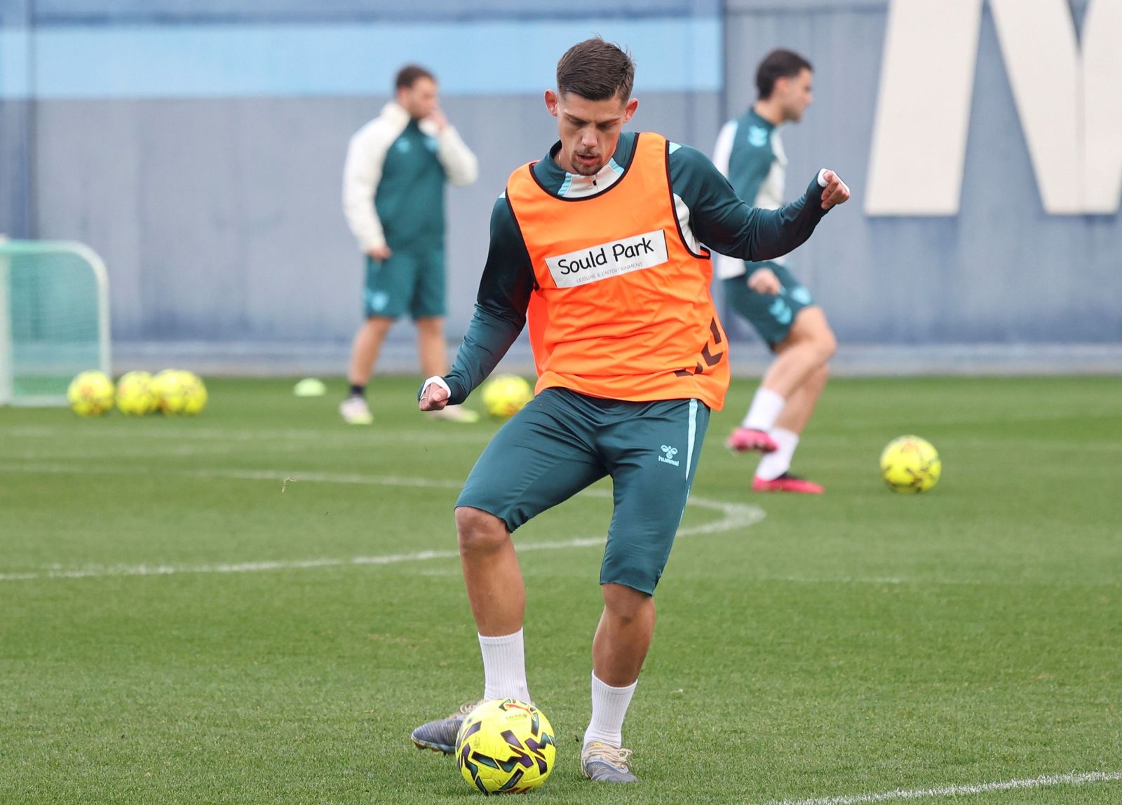 El Málaga CF vuelve al tajo sin Lobete en una semana eterna