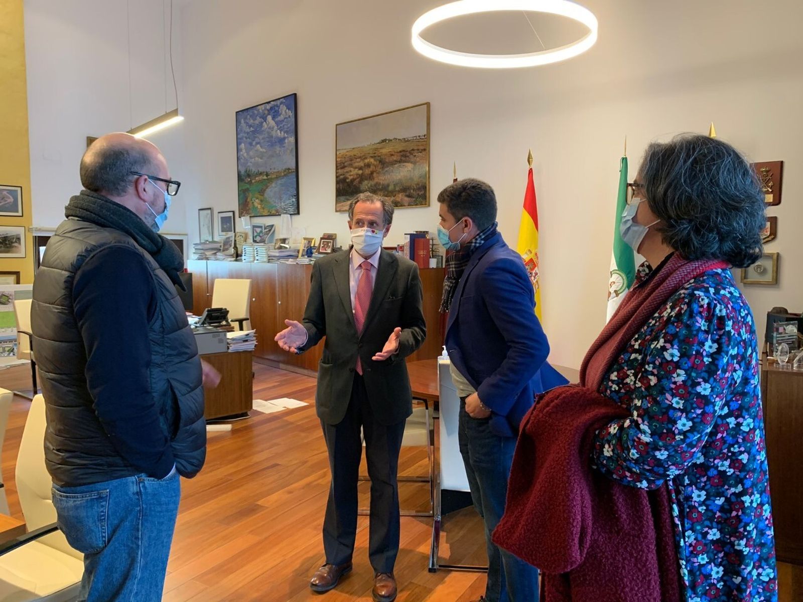 Román con Sergio Romero y los ediles José Ángel Quintana y María José Batista.