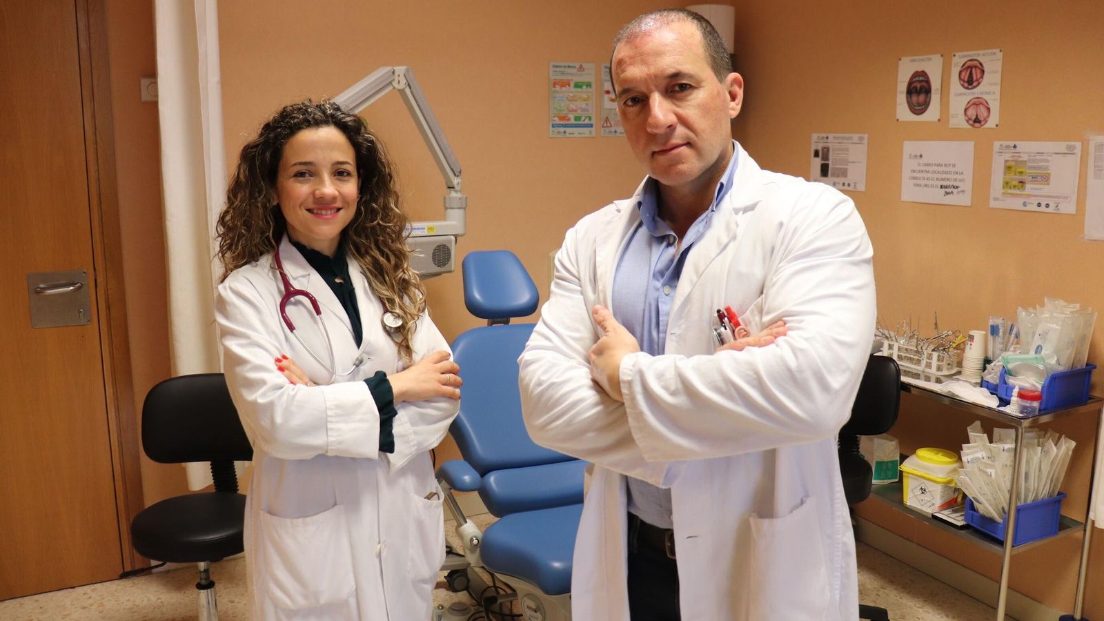 La pediatra María Dolores Moreno y el otorrino Jaime Ruiz Clemente.