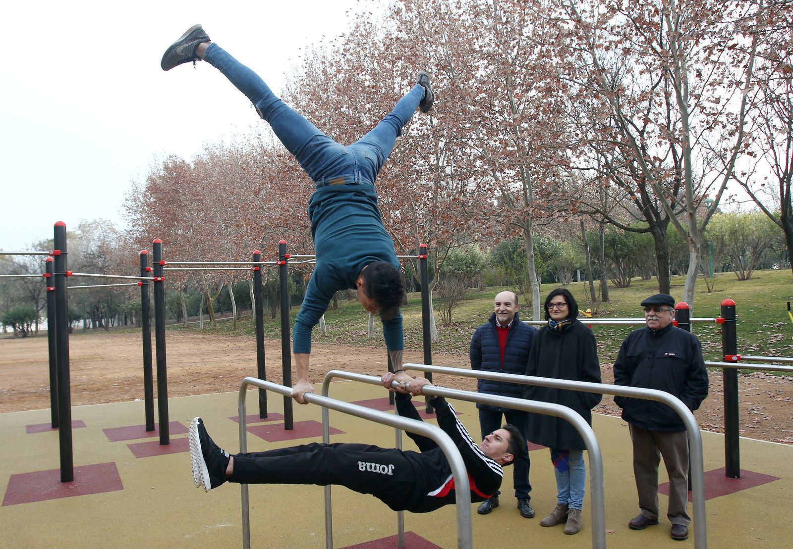 Luis Miguel Prato y un compañero realizan una exhibición en el nuevo área.