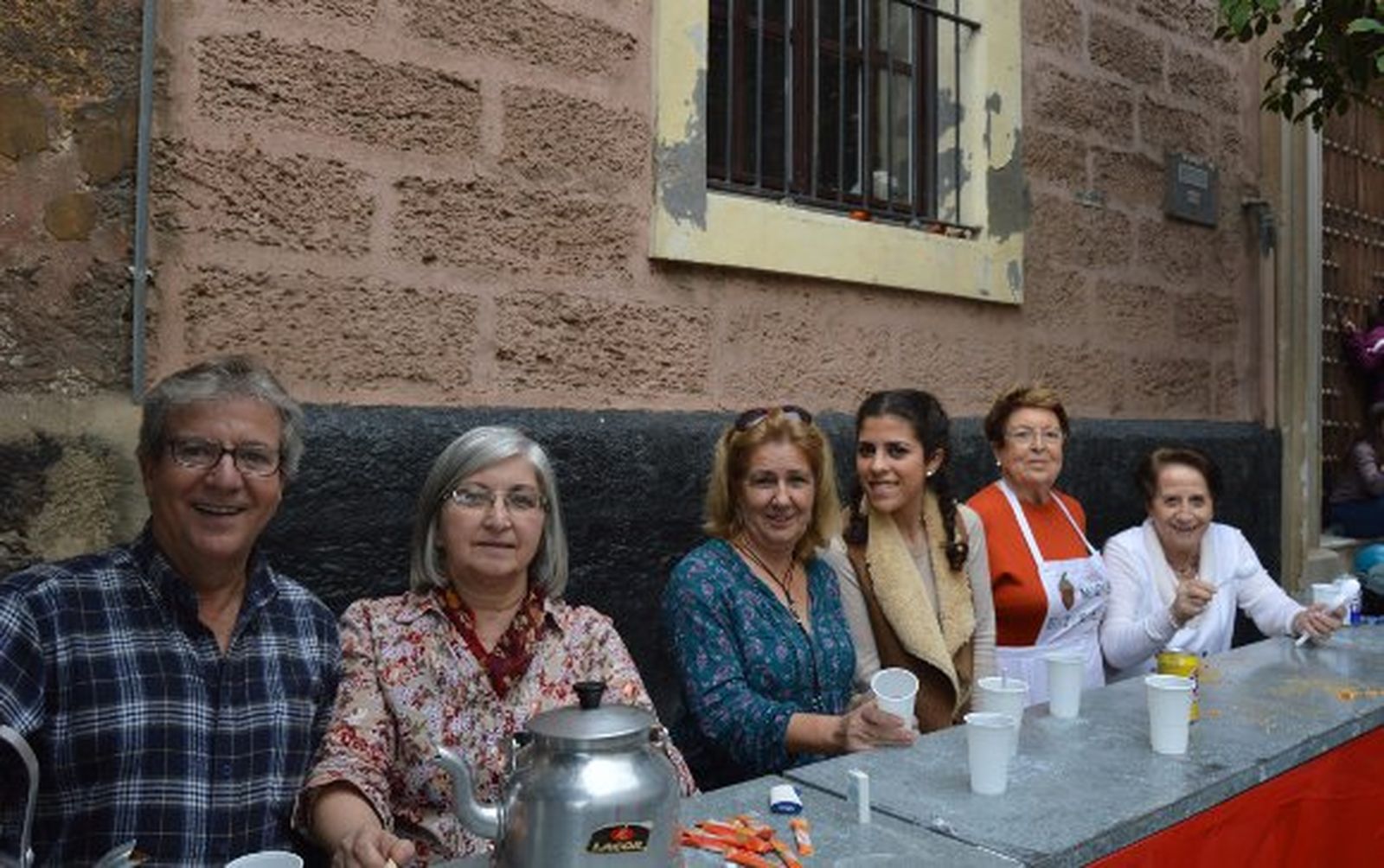 Martín Torres, Higinia Nieto, Ángeles Lucas, María Llamas, Fina Sánchez y Pepi Melero.

Foto: Ignacio Casas de Ciria