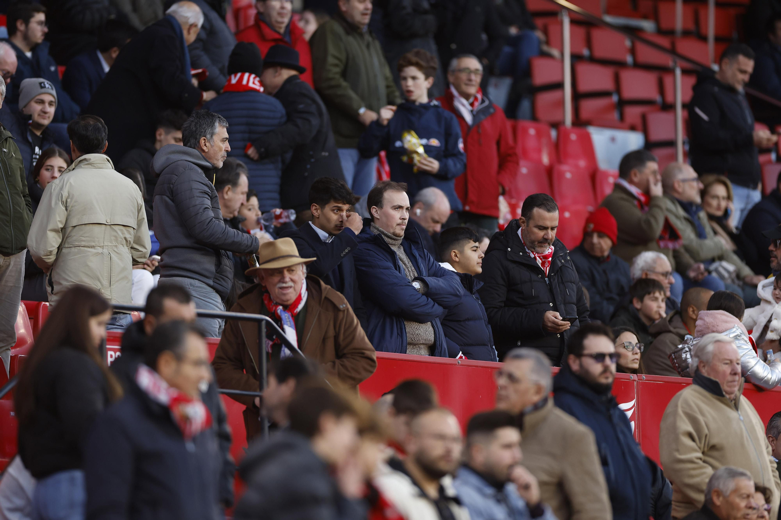 Búscate en las fotos del Sevilla-Elche