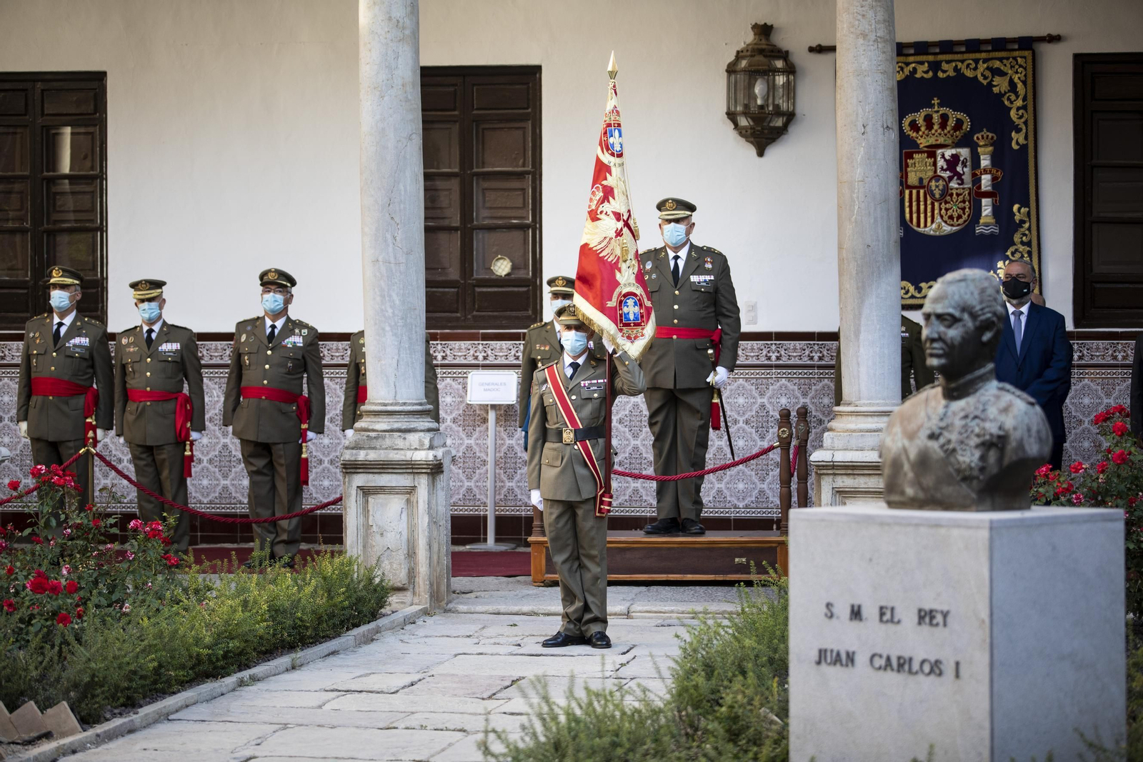 Fotos: la fiesta nacional se celebra en el Madoc de Granada con el izado de la bandera